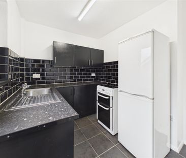 2 bedroom Semi-detached bungalow to rent - Photo 4