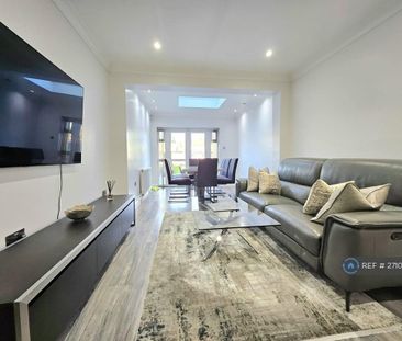 4 bedroom semi-detached house to rent - Photo 3