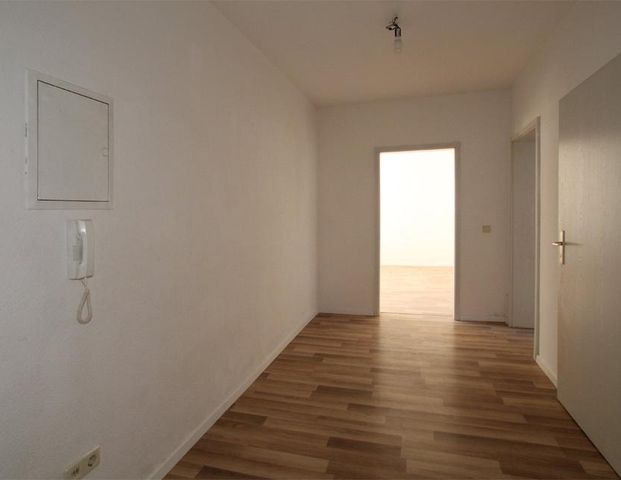 Großes Wohnzimmer mit dekorativer Säule... - Foto 1