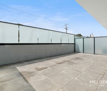 RESORT STYLE LIVING AT IT'S BEST - UNFURNISHED - Photo 4