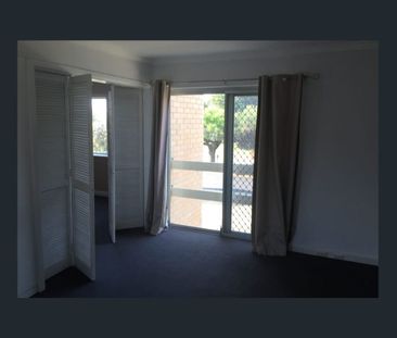 Semi-furnished, prime location, low maintenance! - Photo 1