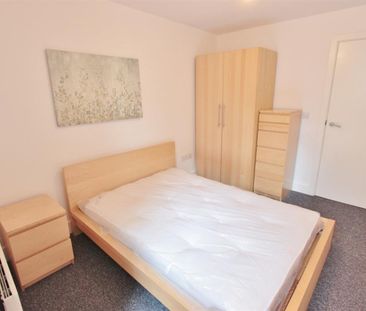 2 bedroom Flat To Let - Photo 1