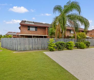 Stylish, Low-Maintenance Living in a Peaceful Carseldine Pocket - Photo 2