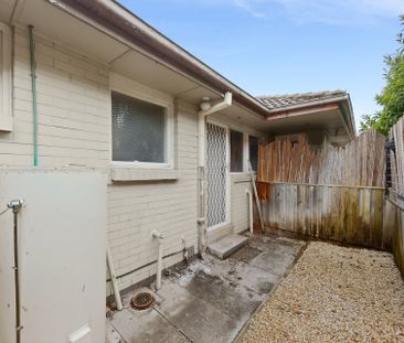 Freshly Updated Unit in Essendon - Photo 2