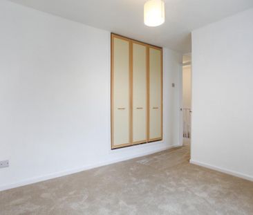 3 bedroom end of terrace house to rent - Photo 4