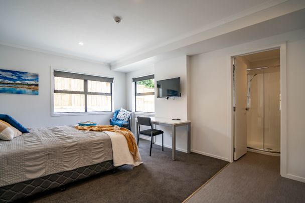 Fully furnished, self contained studio room! - Photo 1
