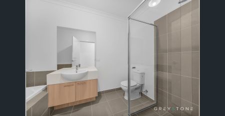 Modern Comfort Meets Convenience in Rockbank! - Photo 4