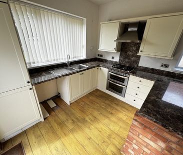 2 bedroom detached bungalow to rent - Photo 2