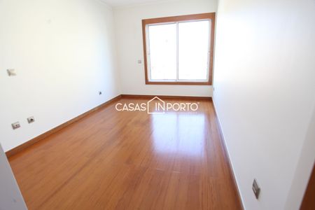 T2 de luxo em condomínio com piscina - Centro de Matosinhos - Photo 3