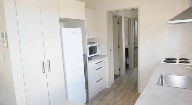ST ALBANS - 2 BEDROOM STAND-A-LONE TOWNHOUSE, IMMACULATE THROUGHOUT - Photo 1