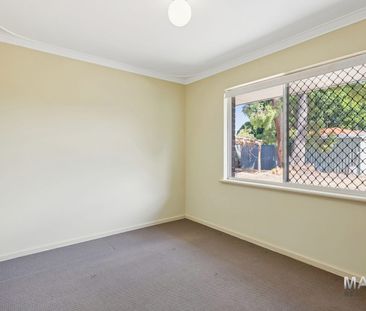 Solid functional brick & tile home - Photo 6