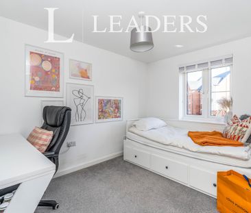 3 bedroom town house to rent Whiteley Way, SO30 - Photo 2