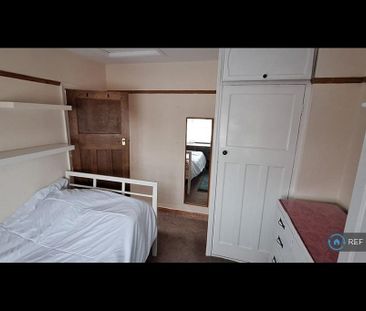 4 bedroom semi-detached house to rent - Photo 5