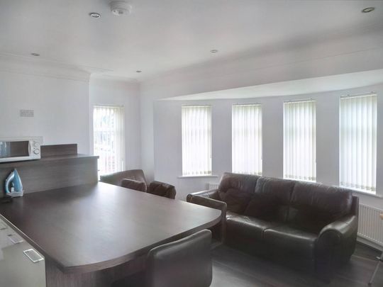 6 bedroom apartment to rent - Photo 1