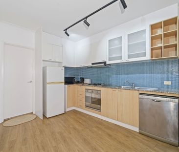 High Floor Studio Apartment with Balcony and City Views - Photo 3