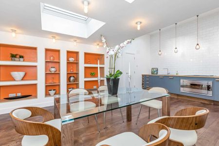 Price £2,600 pw - Available Now - Furnished - Photo 5