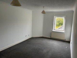 3 bedroom flat to rent - Photo 2