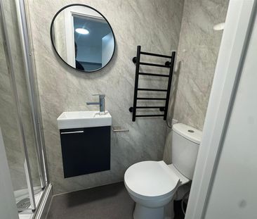 Gibbons Close, Borehamwood - Photo 2