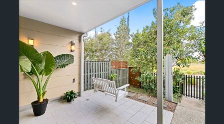 Stylish 3-Bedroom Townhouse in Brightwater! - Photo 2