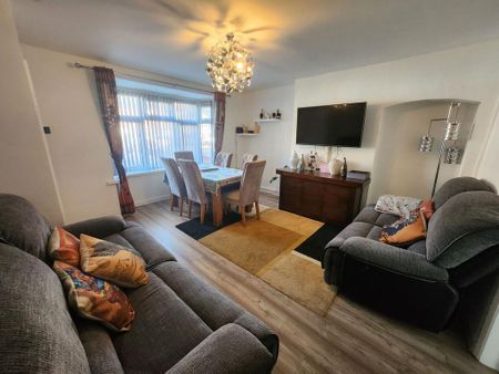 3 bedroom end of terrace house to rent - Photo 2