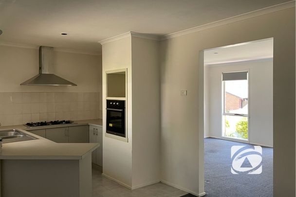 FAMILY LIVING IN LANGWARRIN PARK ESTATE - Photo 1