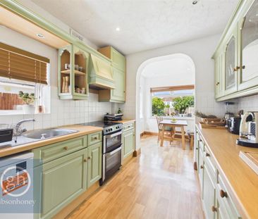 3 bedroom detached bungalow to rent - Photo 4