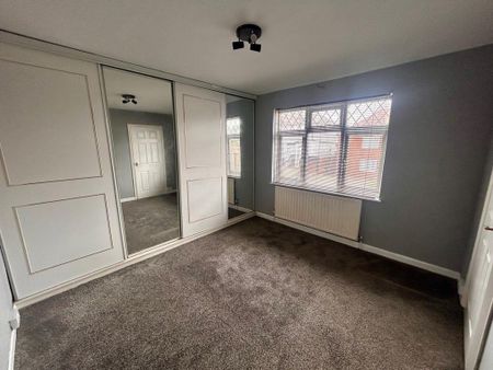 3 bedroom semi-detached house to rent - Photo 4