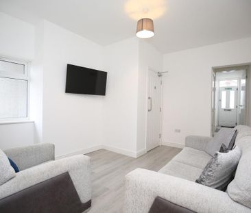 1 bedroom in a house share to rent - Photo 2