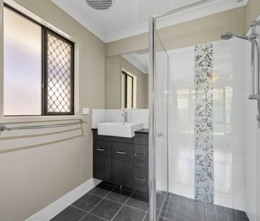 Welcome Home to 32 Stanley Terrace, Wynnum - Photo 3