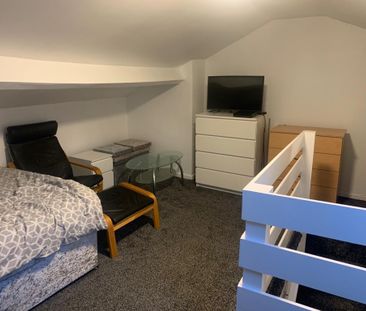 1 bedroom in a house share to rent - Photo 3