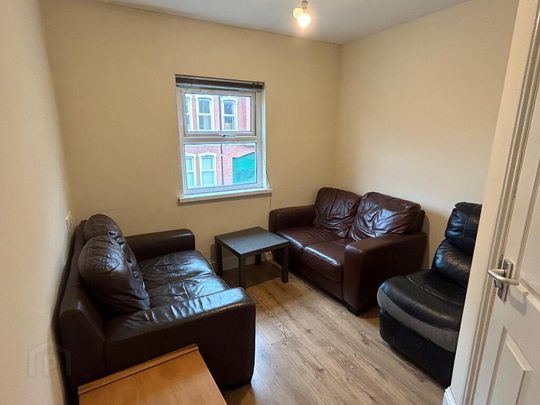 Great 5 Bedroom Apartment, 2b Rugby Avenue, Queens Quarter, Belfast, BT7 1RG - Photo 1