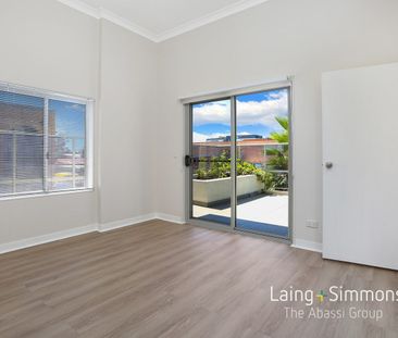 Sleek & Convenient Unit! - Photo 1