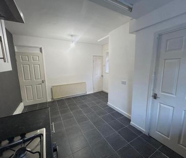 3 bedroom semi-detached house to rent - Photo 6