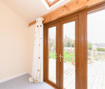 4 bedroom semi-detached house to rent - Photo 5