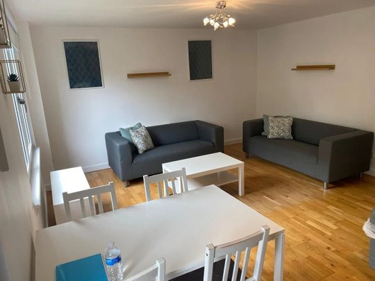 2 Bed Flat, Waterfront Park, EH5 - Photo 1