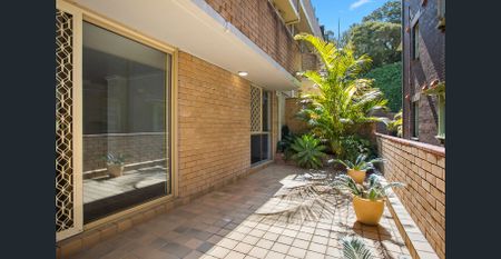 Oversized harbourside apartment with entertainers terrace - STRATA WORKS CURRENTLY ONGOING. - Photo 3