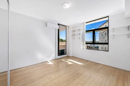 SPACIOUS UNIT LOCATED IN THE HEART OF KOGARAH - Photo 4