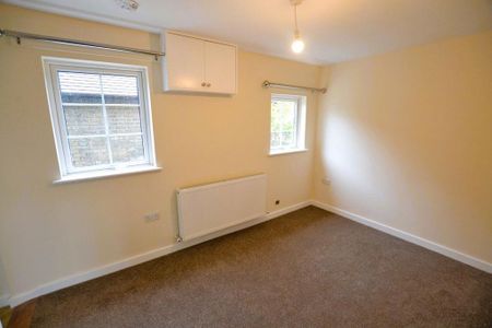 2 bedroom semi-detached house to rent - Photo 3