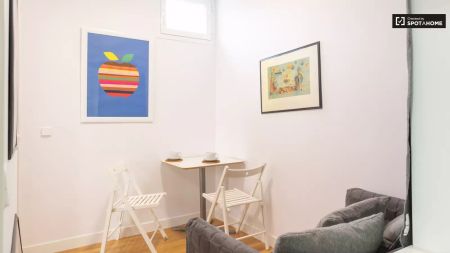 1-bedroom apartment for rent in Trafalgar, Madrid - Photo 5