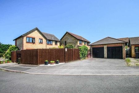 Hazelhurst Close, Burpham, GU4 - Photo 2