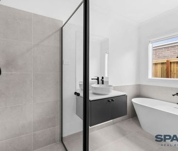 Stunning Family Home in Lara - Photo 6