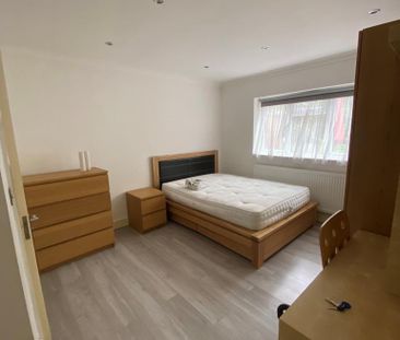 1 bedroom in a house share to rent - Photo 2