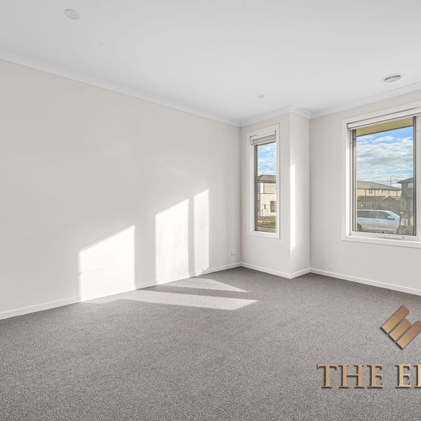 Brand New 4-Bedroom Home in Prime Aintree Location! - Photo 1