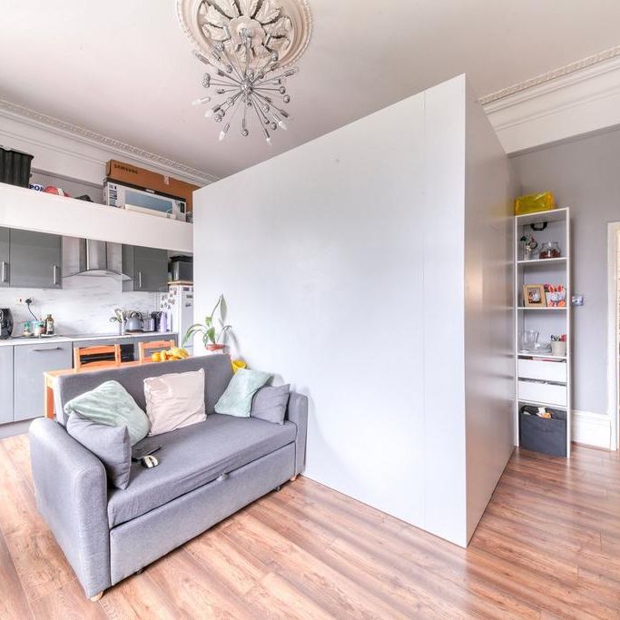 Studio to rent - Photo 1