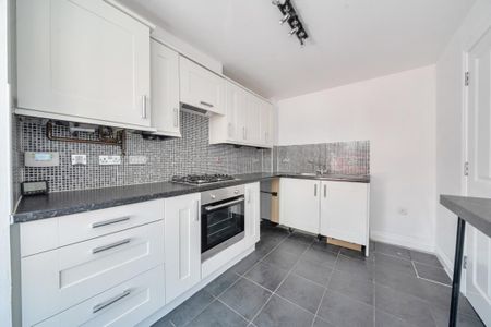 4 bedroom semi-detached house to rent - Photo 5
