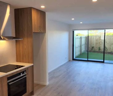 Modern 2 bed 2 bath ensuite with parking - Photo 4