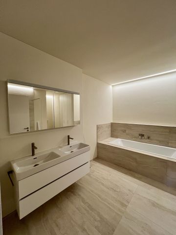 Luxuriöse 3.5-Zimmer-Terrassenwohnung mit bester See- & Bergsicht - Photo 5