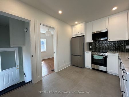 Detached Home For Lease | W8132480 - Photo 2