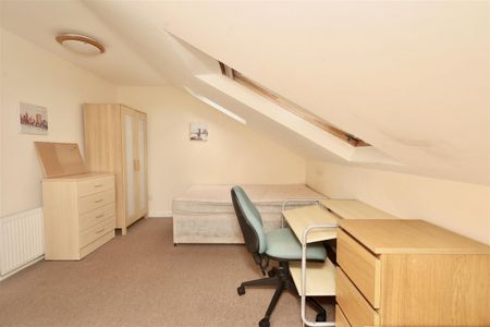 6 bedroom Student Terraced House to rent in Belle Grove West, Newcastle Upon Tyne - Photo 5