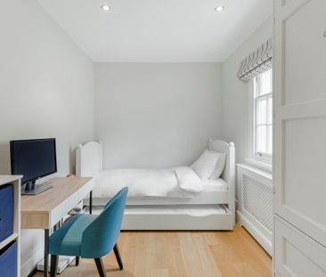 Double-fronted Nash family home - Photo 6